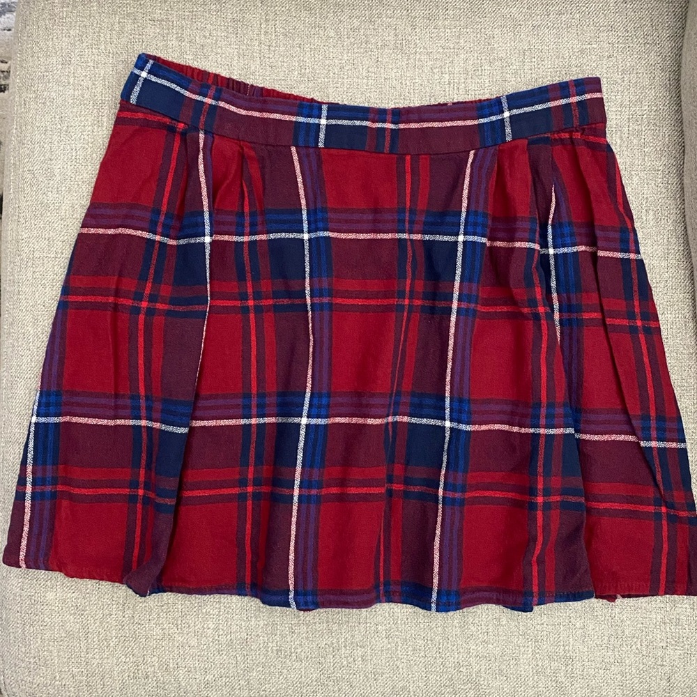 Old Navy Pleaded Red And Blue Plaid Mini Skirt✨